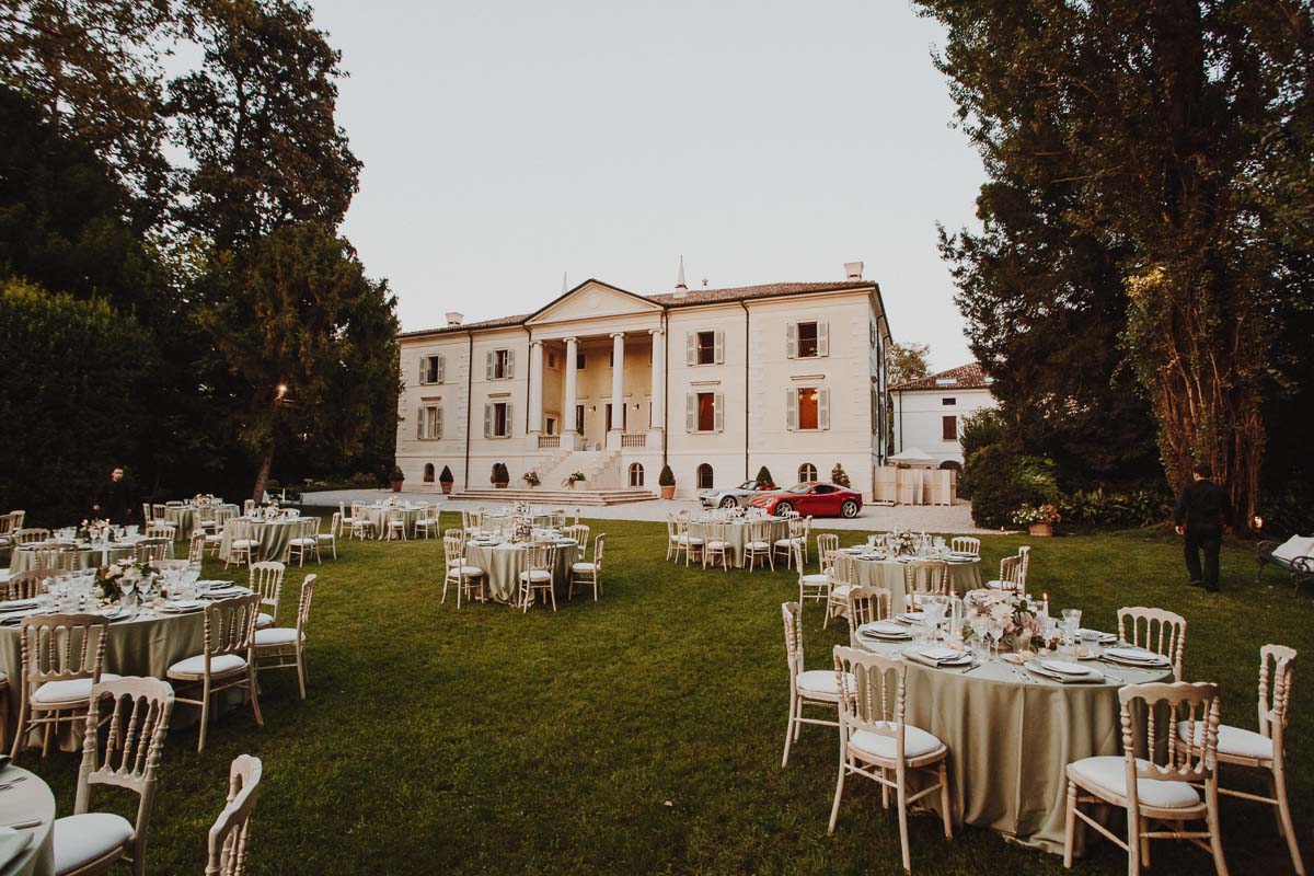 apparecchiatura all'aperto villa di bagno