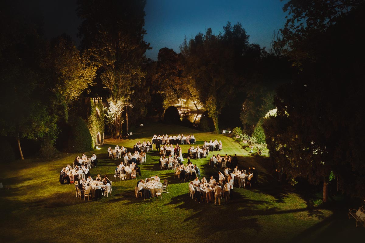 cena all'aperto villa di bagno