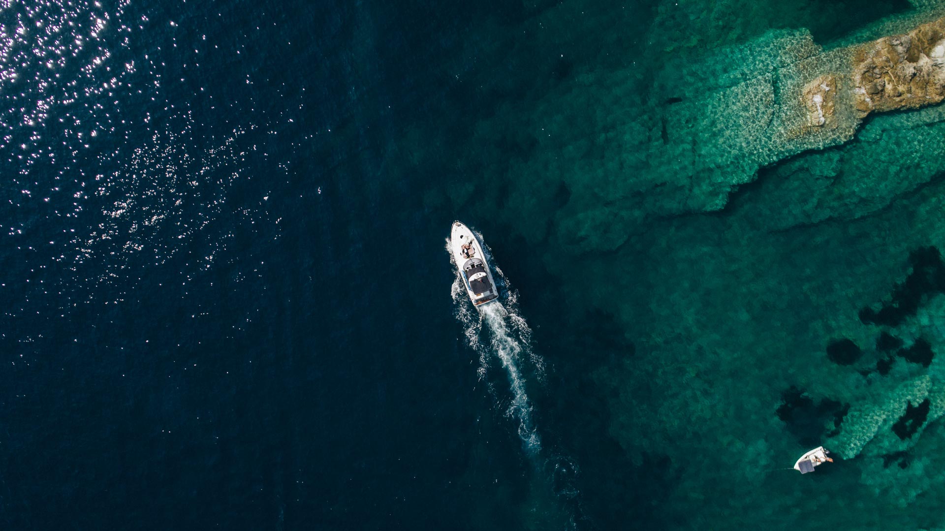couple on the sea